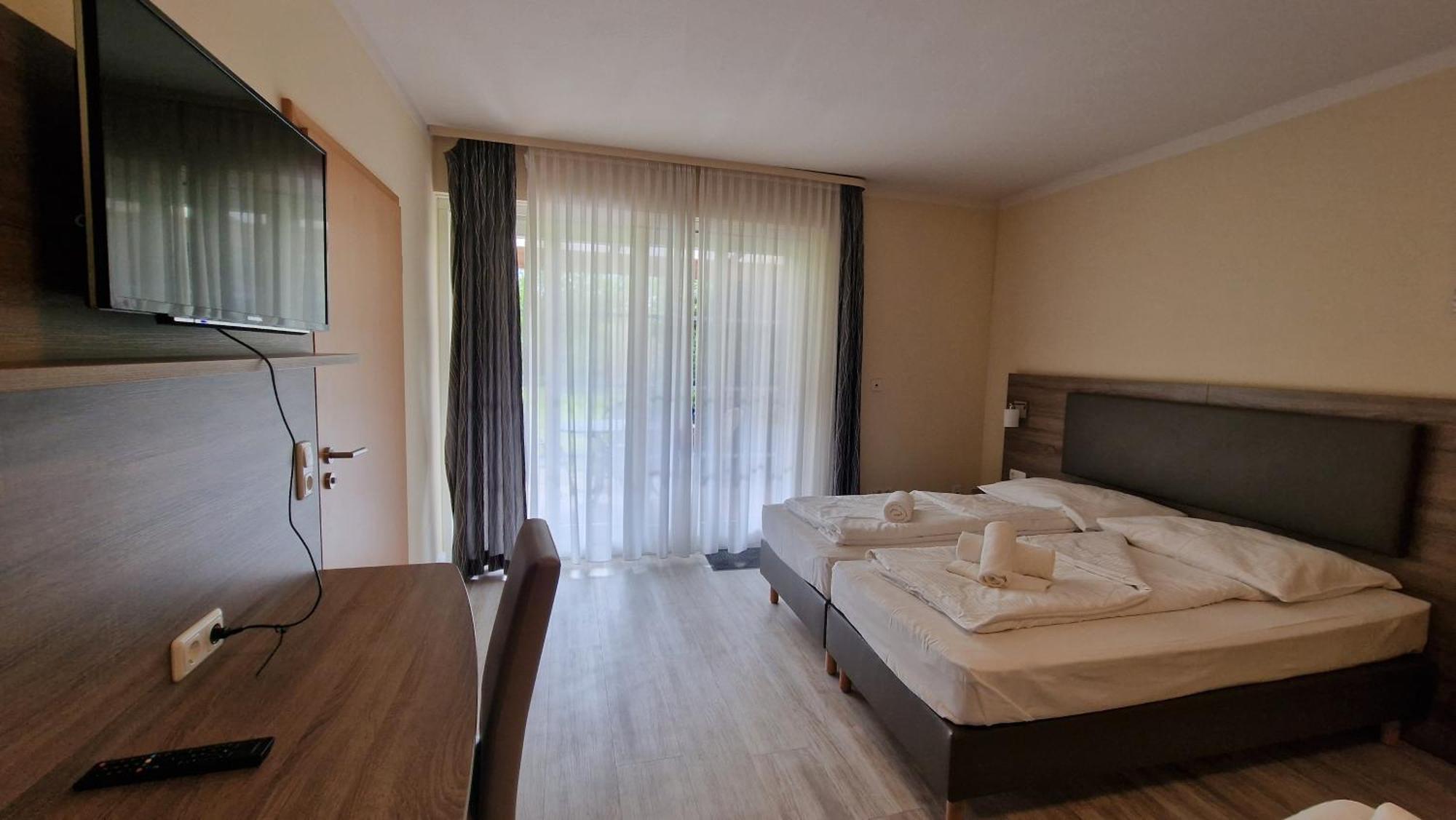 Hotel Tini باد فولنغبوستل المظهر الخارجي الصورة