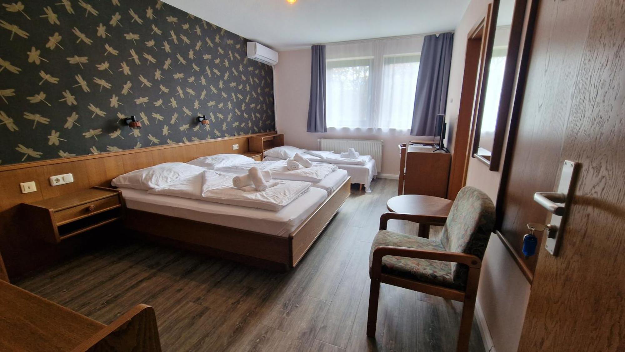 Hotel Tini باد فولنغبوستل المظهر الخارجي الصورة