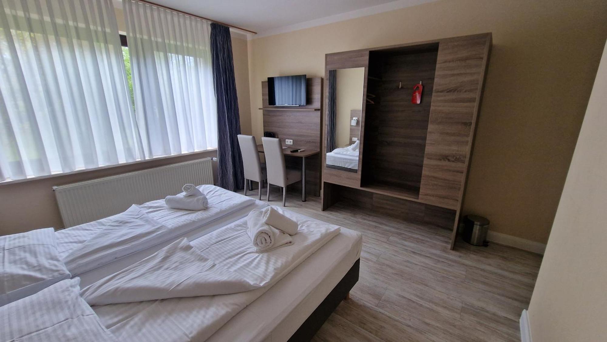 Hotel Tini باد فولنغبوستل المظهر الخارجي الصورة